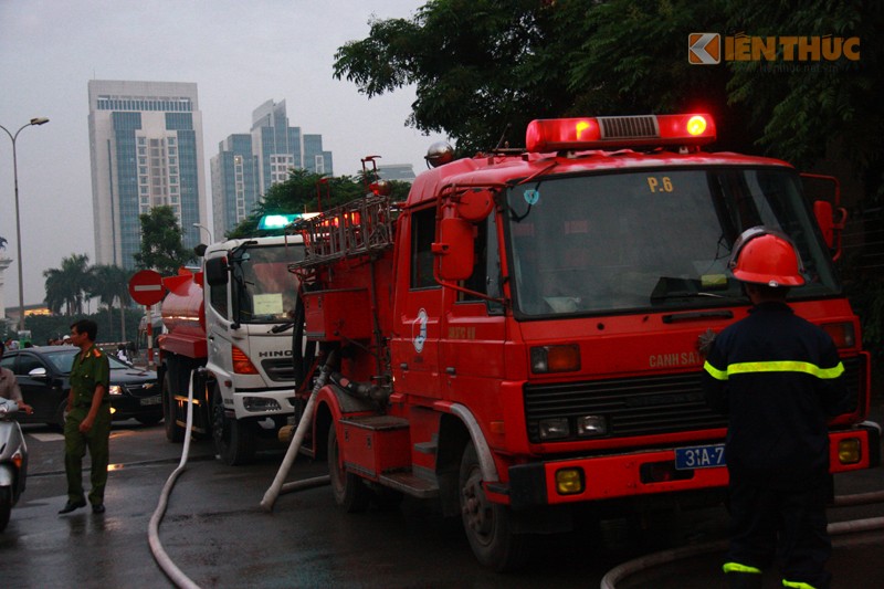 Ha Noi: Chay lon nha cao tang o Bac Tu Liem-Hinh-8